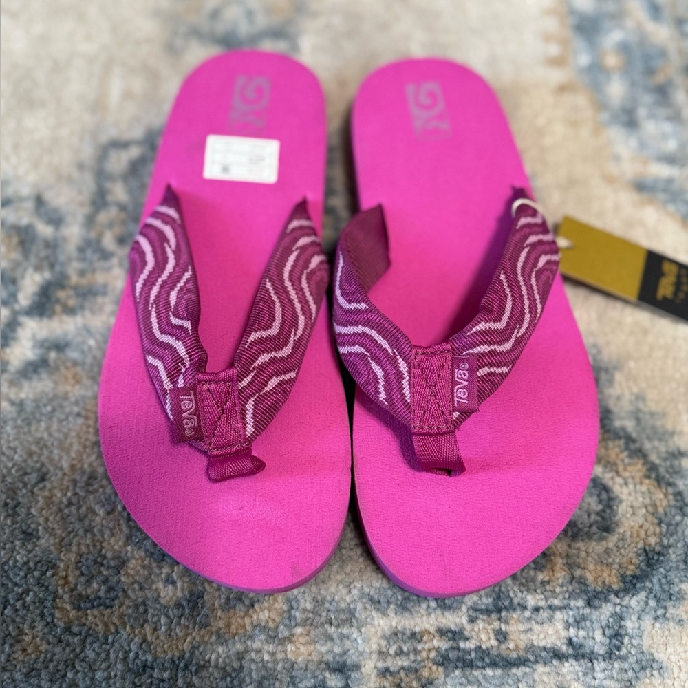 Teva Magenta Kids Flip Flops with Patterned Straps Size 4